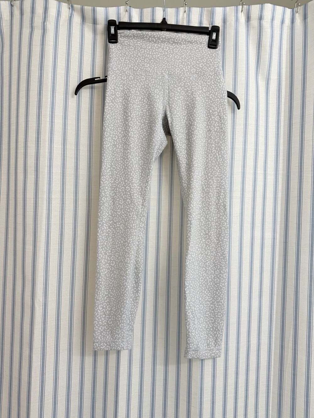 Lululemon Wunder Train HR crop leggings Size 4 Gray Leopard Daisy Starlight 23"